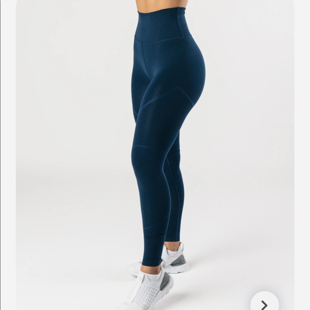 Brand new, wore only a handful of times. XXL